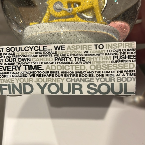 Soulcycle Vintage Holiday Snowglobe!  Very rare find for your SC enthusiast - Picture 5 of 10